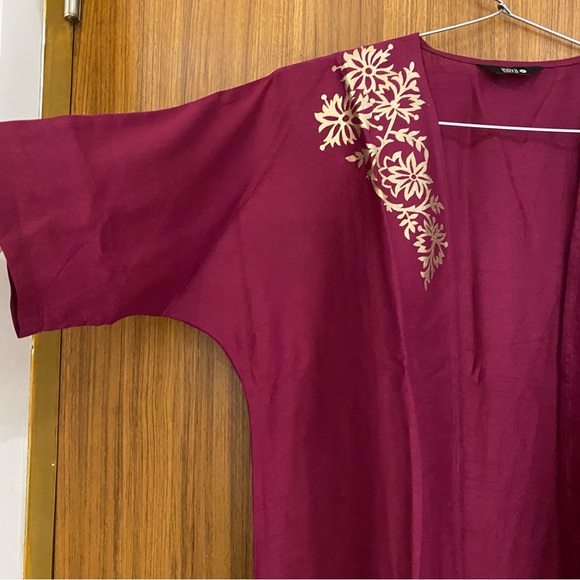 Indya Wine Embellished Longline Shrug. Size S - Picture 4 of 4